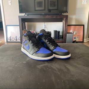 Air Jordan 1 MID royal